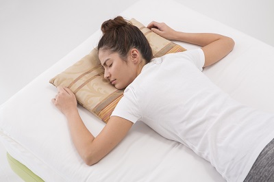 適切な枕に調節すれば うつ伏せ寝も半うつ伏せ寝もしなくてすみます オーダーメイド枕の山田朱織枕研究所