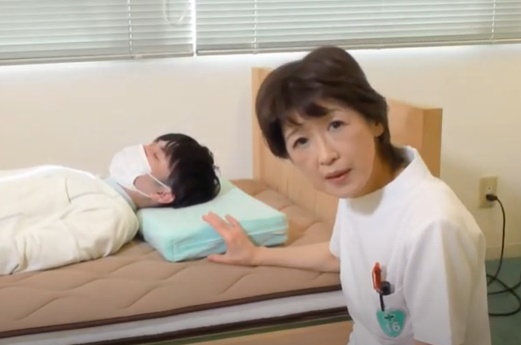 巻き肩を治すいい寝方や枕はありますか オーダーメイド枕の山田朱織枕研究所